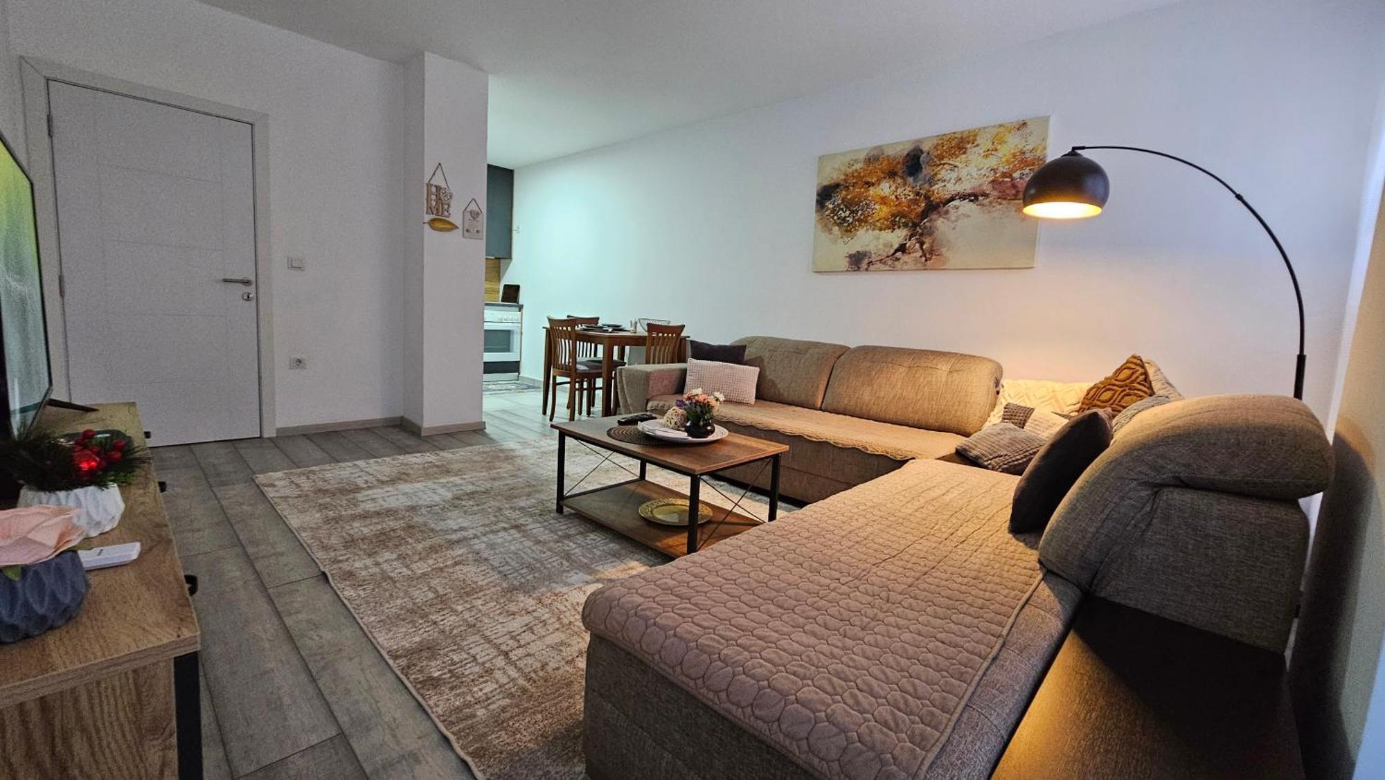 Superb 1 Bedroom In The Best Zone Of The City. Ferizaj Kültér fotó