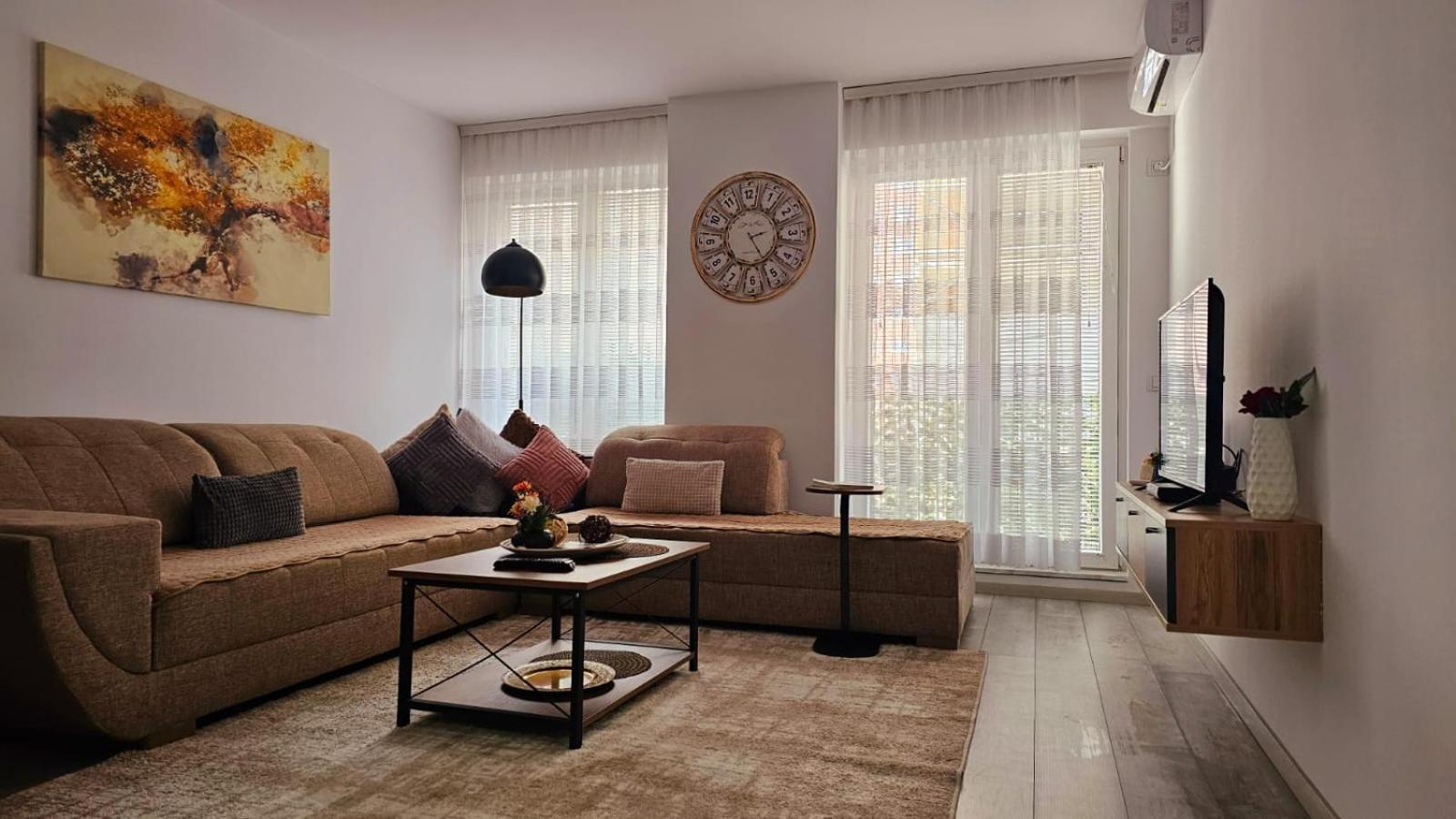 Superb 1 Bedroom In The Best Zone Of The City. Ferizaj Kültér fotó